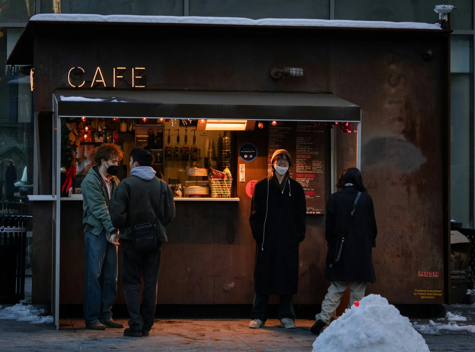 Restaurant and cafe seating scene near the Meatpacking District.